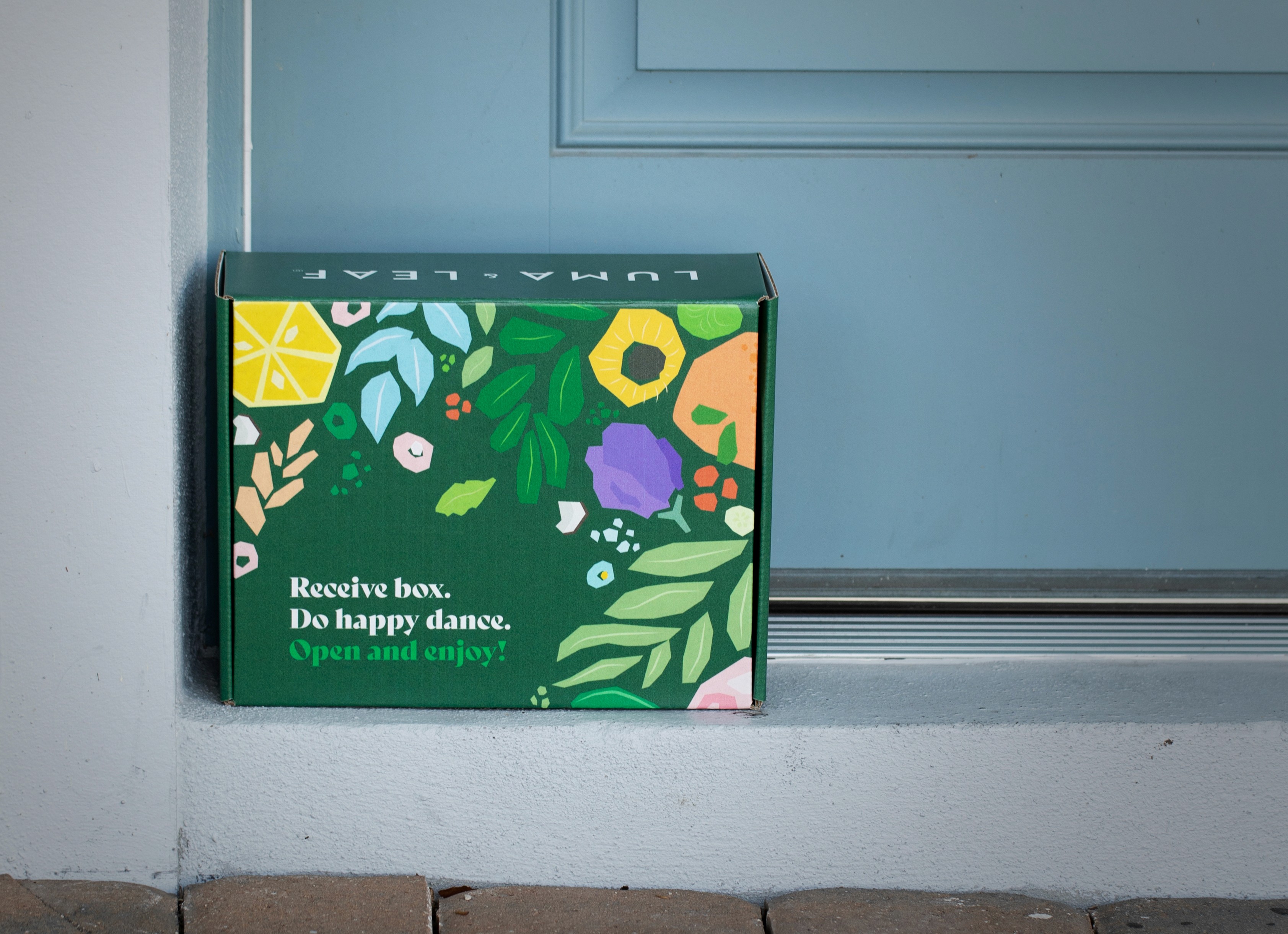 Luma & Leaf delivery box